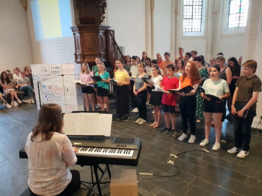 Viele Stimmen für Europa: Unser Schulchor Just sing! unter Leitung von Frau Knopp